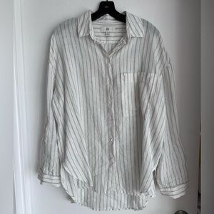 Banana Republic Women’s Oversized Linen Buttondown